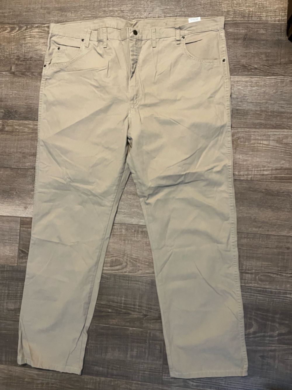 Wrangler Rugged Wear Men's Relaxed Straight Jeans in Light Khaki